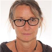 Profesora nativa de francés enseña el inglés y el francés